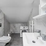 Close Apartment